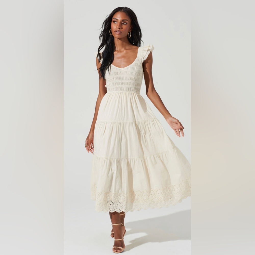Astr the Label Flutter Sleeve Eyelet midi Dress